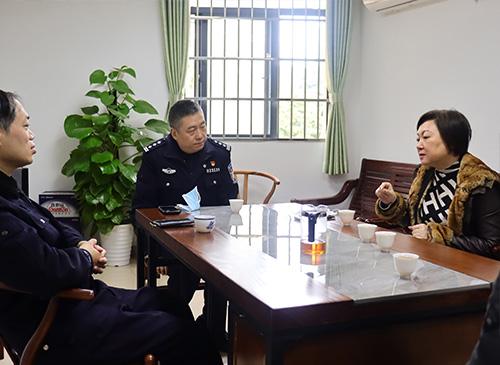 加强党建共建，亲昵警企关系